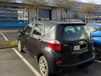 Gebraucht Toyota Verso-S 99 PS (72 kW) 2011 Schwarz Van / Kleinbus
