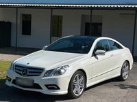 Używany Mercedes E500 383 KM (281 kW) 2009 Biały Coupe