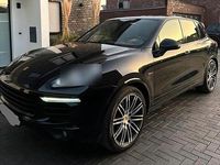 Second-hand Porsche Cayenne Platinum Edition 262 CP (192 kW) 2017 Negru SUV
