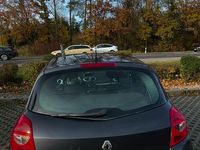 Gebraucht Renault Clio II 105 PS (77 kW) 2006 Grau Kleinwagen