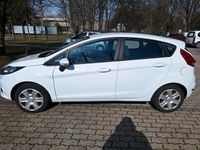 Gebraucht Ford Fiesta 60 PS (44 kW) 2010 Weiß Kleinwagen