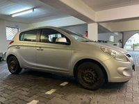 Gebraucht Hyundai i20 Edition 77 PS (56 kW) 2010 Silber Kleinwagen