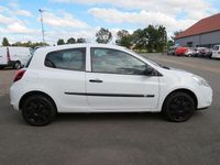 Gebraucht Renault Clio III Expression 75 PS (55 kW) 2010 Weiß Kleinwagen