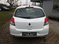 Gebraucht Renault Clio III Dynamique 75 PS (55 kW) 2011 Weiß Kleinwagen