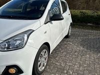 Gebraucht Hyundai i10 67 PS (49 kW) 2016 Silber Kleinwagen