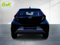 Gebraucht Toyota Aygo X Style 72 PS (52 kW) 2023 Ginger beige / night sky black (beige) SUV