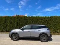 Gebraucht Peugeot e-2008 Active 100 kW (136 PS) 2022 Silber SUV