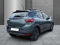 Neu Dacia Sandero Expression 91 PS (66 kW) 2025 Zedergrün Kleinwagen