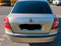 Gebraucht Skoda Octavia Ambiente 116 PS (85 kW) 2005 Gelb Limousine