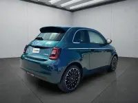 Neu Fiat 500 La Prima 65 PS (47 kW) 2026 Grün Kleinwagen