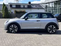 Gebraucht Mini Cooper Favoured 156 PS (114 kW) 2024 Melting silver iii (metallic) Kleinwagen