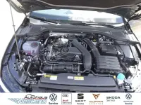 Gebraucht VW Golf VIII R-line 150 PS (110 kW) 2025 Grenadillschwarz Kombi