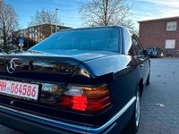 Gebraucht Mercedes 200 75 PS (55 kW) 1993 Blau Limousine