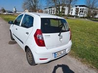 Gebraucht Hyundai i10 69 PS (50 kW) 2013 Weiß Kleinwagen