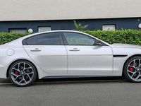 Gebraucht Jaguar XE 300 PS (220 kW) 2023 Weiß Limousine