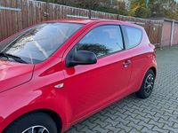 Gebraucht Hyundai i20 Trend 90 PS (66 kW) 2013 Rot Kleinwagen