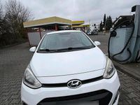 Gebraucht Hyundai i10 84 PS (61 kW) 2015 Weiß Kleinwagen