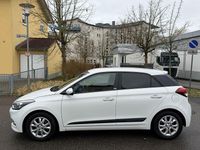 Gebraucht Hyundai i20 Passion 101 PS (74 kW) 2017 Weiß Kleinwagen