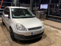 Gebraucht Ford Fiesta 60 PS (44 kW) 2005 Silber Kleinwagen