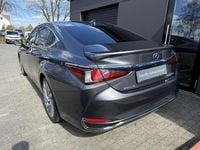 Gebraucht Lexus ES300H Luxury Line 218 PS (160 kW) 2022 Grau Limousine