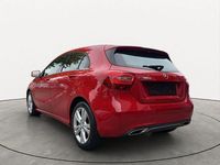 Gebraucht Mercedes A180 109 PS (80 kW) 2017 Jupiterrot Limousine