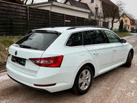 Gebraucht Skoda Superb 150 PS (110 kW) 2016 Weiß Kombi