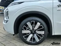 Gebraucht Mitsubishi Outlander P-HEV Top 306 PS (225 kW) 2025 Weiß Limousine
