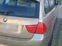 Gebraucht BMW 318 143 PS (105 kW) 2012 Braun Kombi