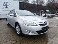 Używany Opel Astra Design Edition 110 KM (80 kW) 2011 Srebrny Kombi