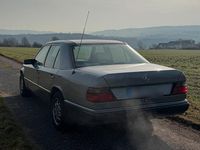 Gebraucht Mercedes E260 160 PS (117 kW) 1991 Grau Limousine