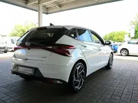 Gebraucht Hyundai i20 Edition 30+ 101 PS (74 kW) 2022 Atlas white / sol Kleinwagen