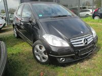 Gebraucht Mercedes A160 95 PS (69 kW) 2012 Kosmosschwarz  metalliclack Kleinwagen