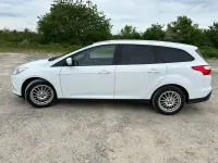 Używany Ford Focus 86 KM (63 kW) 2013 Biały Sedan/Limuzyna