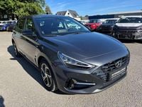 Gebraucht Hyundai i30 Intro Edition 159 PS (116 kW) 2020 Dark knight / mic (schwarz) Limousine
