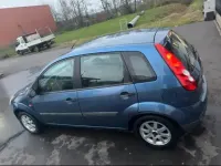 Gebraucht Ford Fiesta 69 PS (50 kW) 2005 Blau Kleinwagen