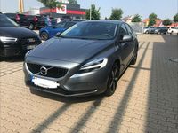 Gebraucht Volvo V40 Momentum 152 PS (111 kW) 2016 Grau Limousine