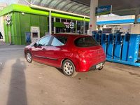 Gebraucht Peugeot 308 Access 98 PS (72 kW) 2012 Rot Limousine