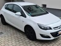 Gebraucht Opel Astra 101 PS (74 kW) 2013 Weiß Limousine
