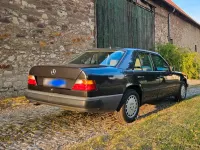 Gebraucht Mercedes E230 132 PS (97 kW) 1988 Schwarz Limousine