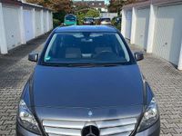 Gebraucht Mercedes B180 122 PS (89 kW) 2014 Grau Kleinwagen
