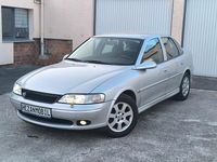 Second-hand Opel Vectra 101 CP (74 kW) 2002 Argintiu Berlinǎ