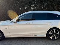 Gebraucht Mercedes C300e 211 PS (155 kW) 2019 Weiß Kombi