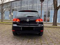 Gebraucht VW Golf VI 105 PS (77 kW) 2011 Schwarz Kleinwagen