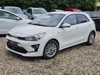 Gebraucht Kia Rio 101 PS (74 kW) 2022 Weiß Limousine