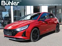 Neu Hyundai i20 Blackline 90 PS (66 kW) 2026 Rot Kleinwagen