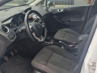 Gebraucht Ford Fiesta 95 PS (69 kW) 2016 Weiß Kleinwagen