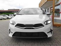 Neu Kia Ceed 140 PS (102 kW) 2025 Cararraweiß Kleinwagen