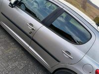 Gebraucht Peugeot 207 70 PS (51 kW) 2008 Grau Kleinwagen