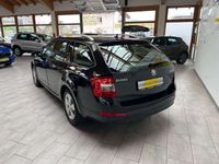 gebraucht Skoda Octavia Combi 2.0 TDI Elegance 4x4