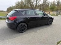 Usata Opel Astra 116 CV (85 kW) 2010 Nero Utilitaria